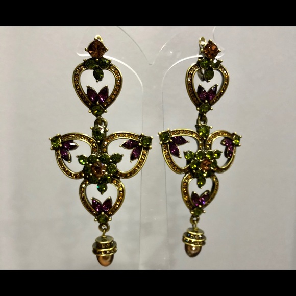 Pierced earrings by Lavintage